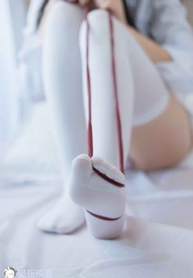 舌吻摸大腿下面视频床震_剧情片高清视频播放