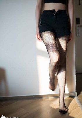 欧美丝袜脚脱高跟鞋_720手机免费观看完整